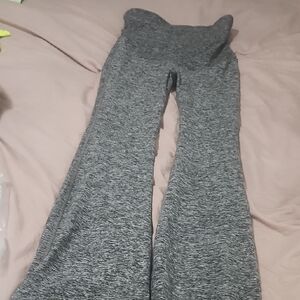 Year of Ours  Charcoal Flared Leggings.